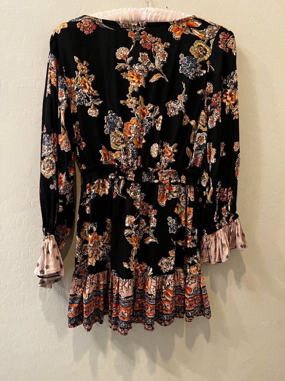 Angie Black Floral Boho Top *NWT* Size Medium - Picture 8 of 8